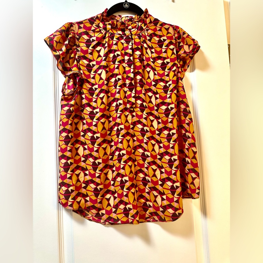 Alex & Lili women’s Geometric Patterned button up top.
